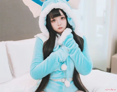 Raku 落落 – Vaporeon [66P]